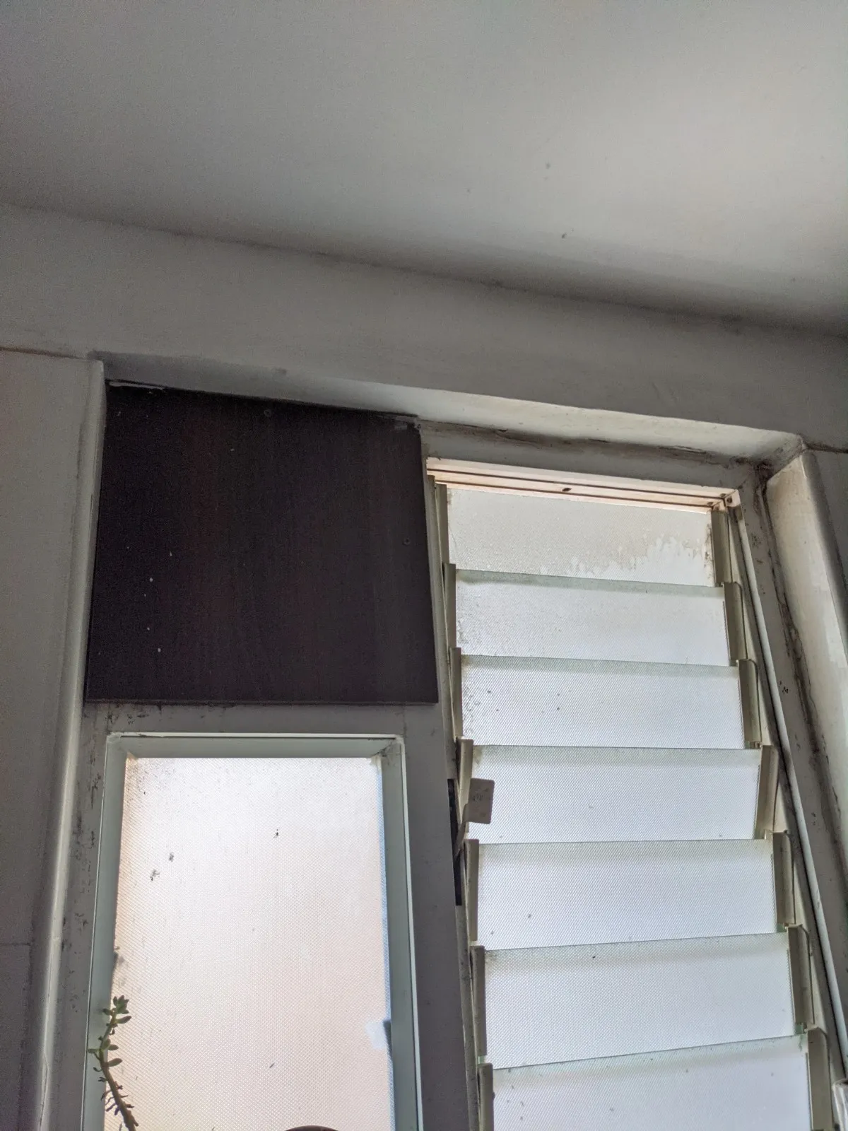 Bathroom exhaust fan