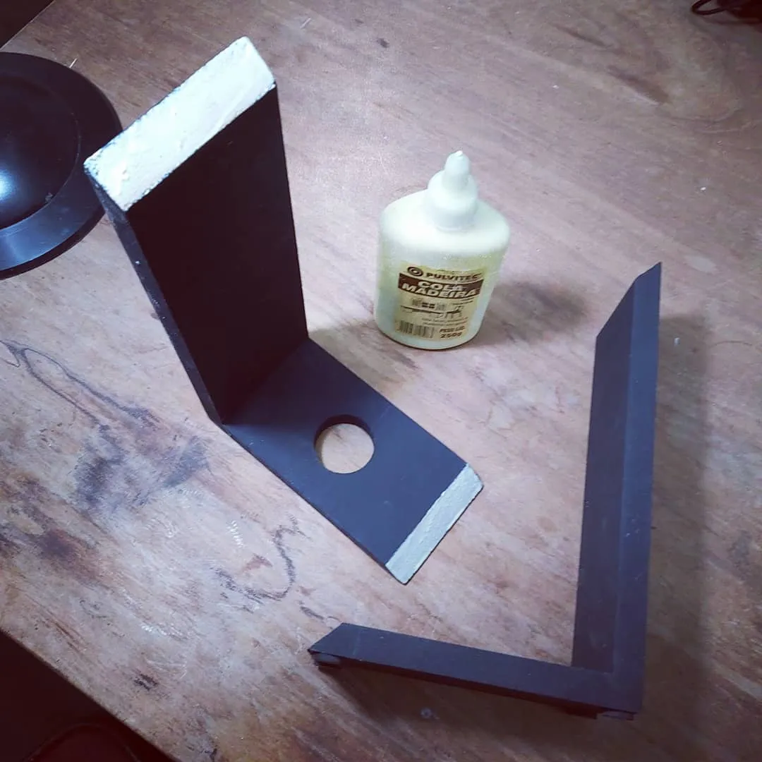 Broken Vase Frame