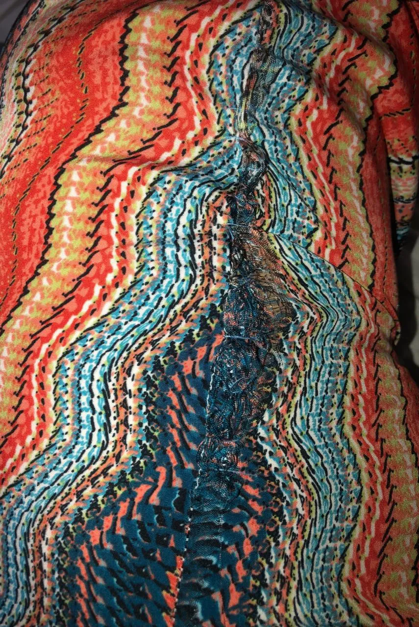Calça recosturada