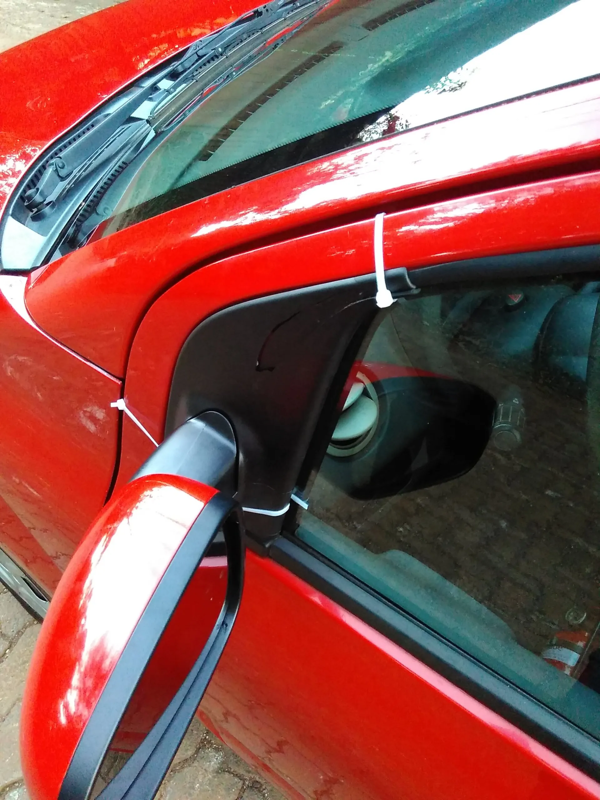 Car mirror please don't fall anymore