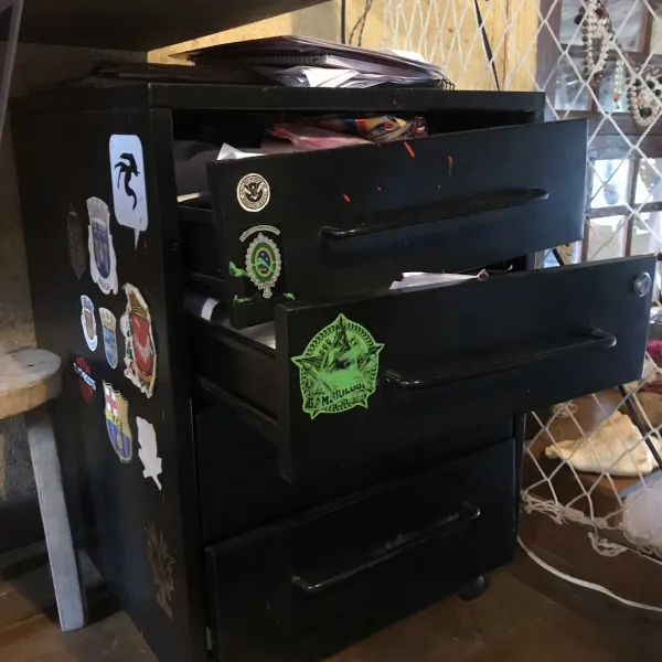 Chest of drawers resign