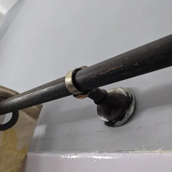 Curtain holder