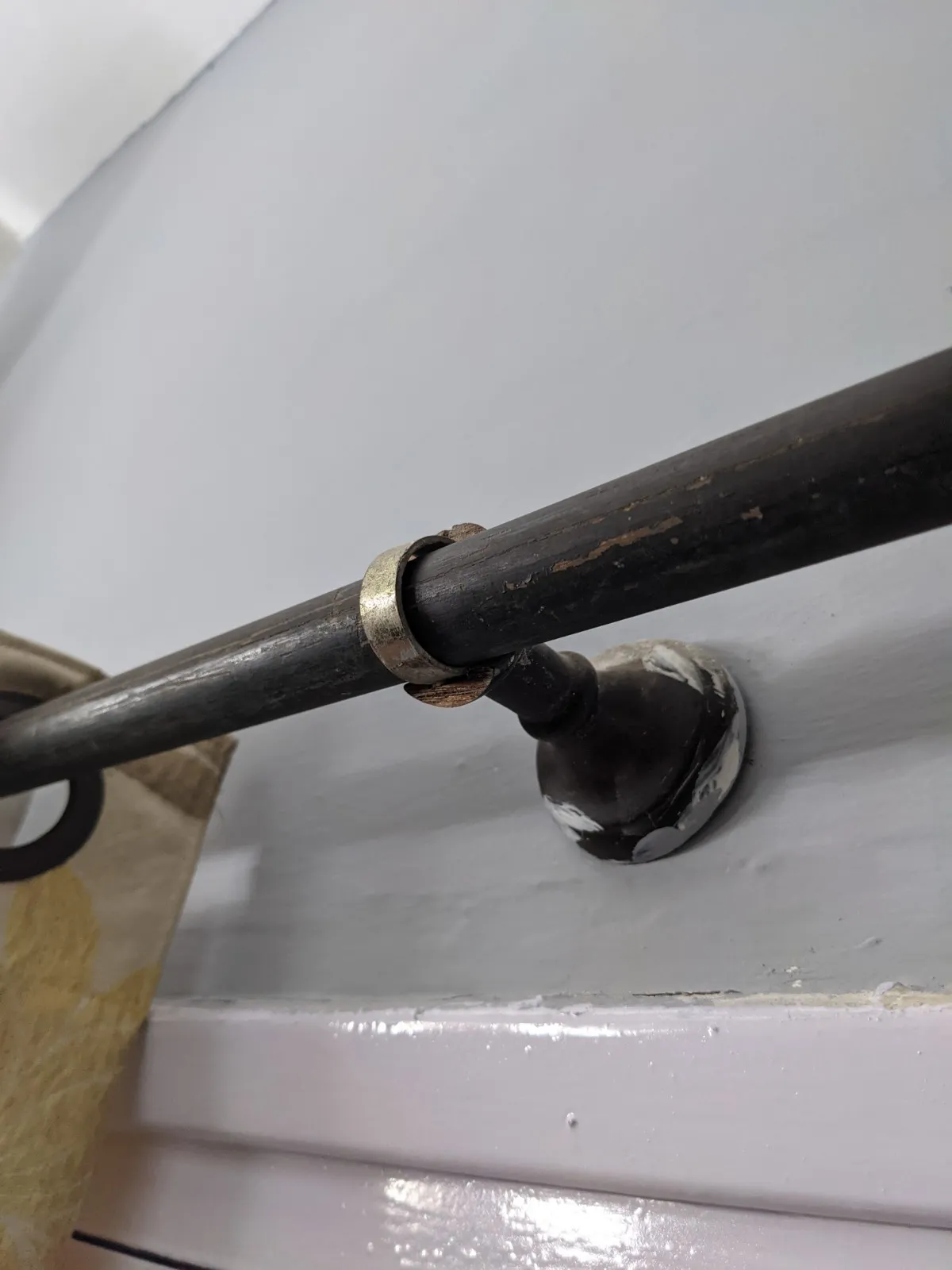 Curtain holder