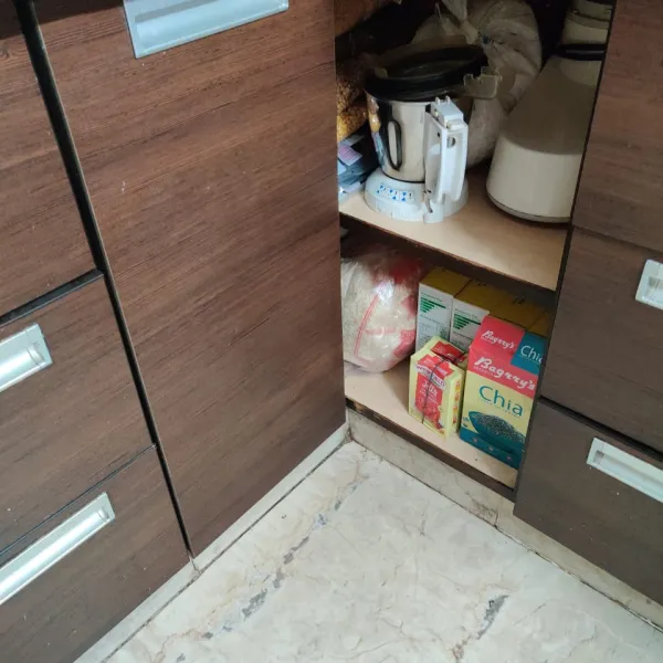 Kitchen cabinet