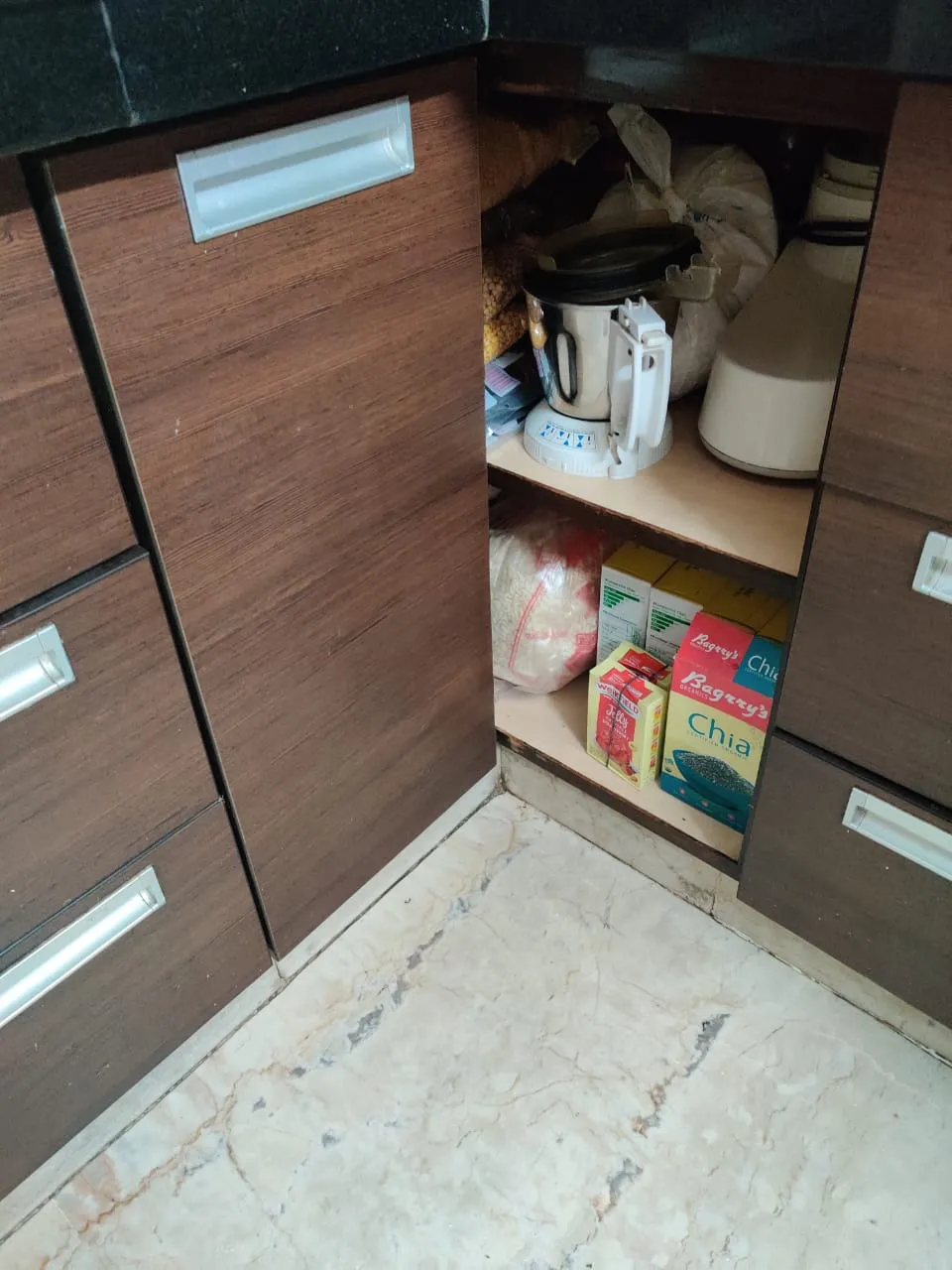 Kitchen cabinet