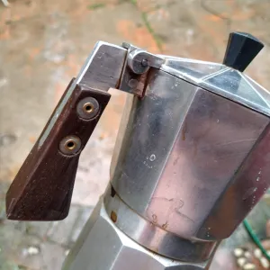 queimei o cabo da cafeteira