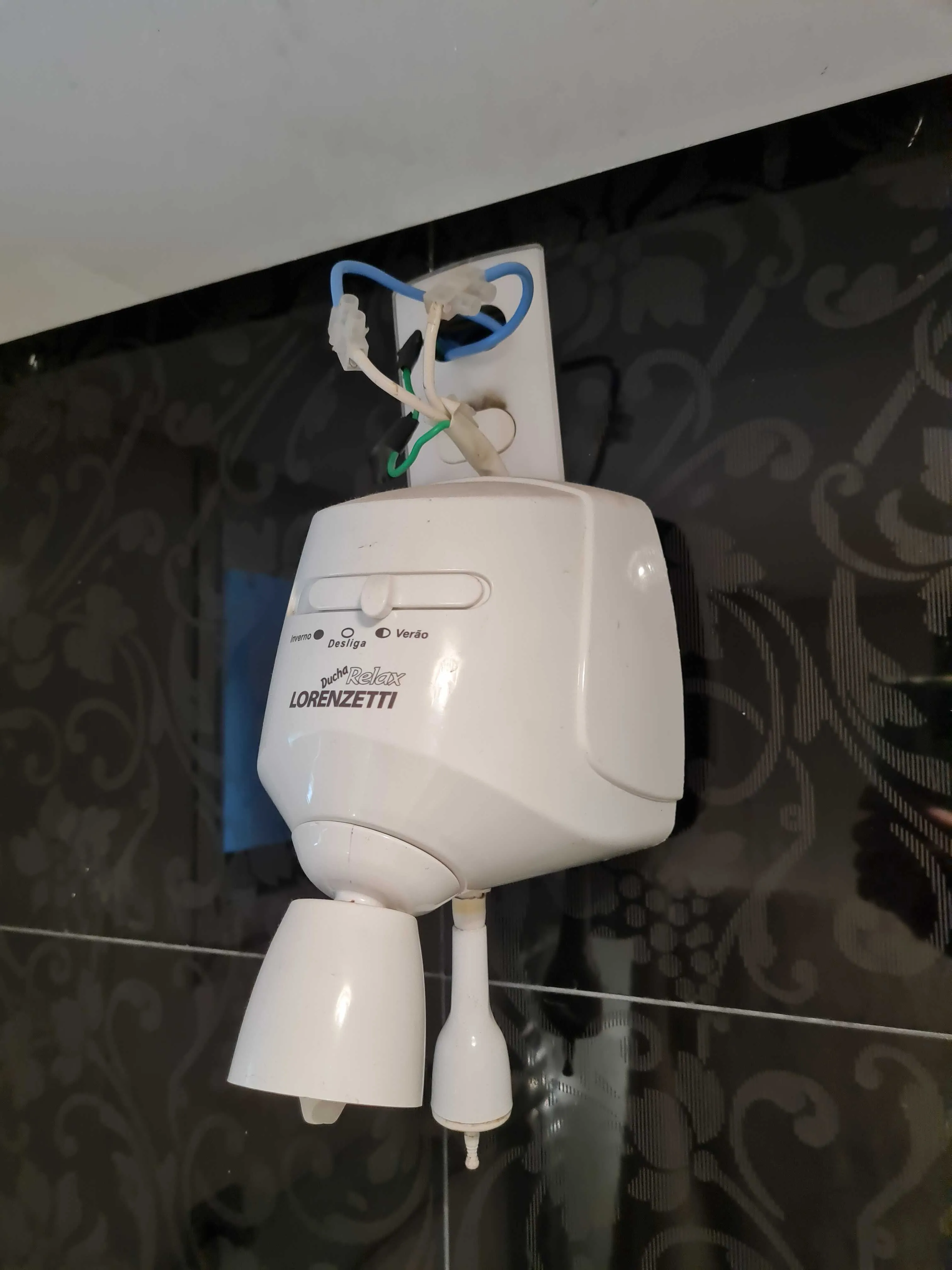 Self-made repair of an eletric shower