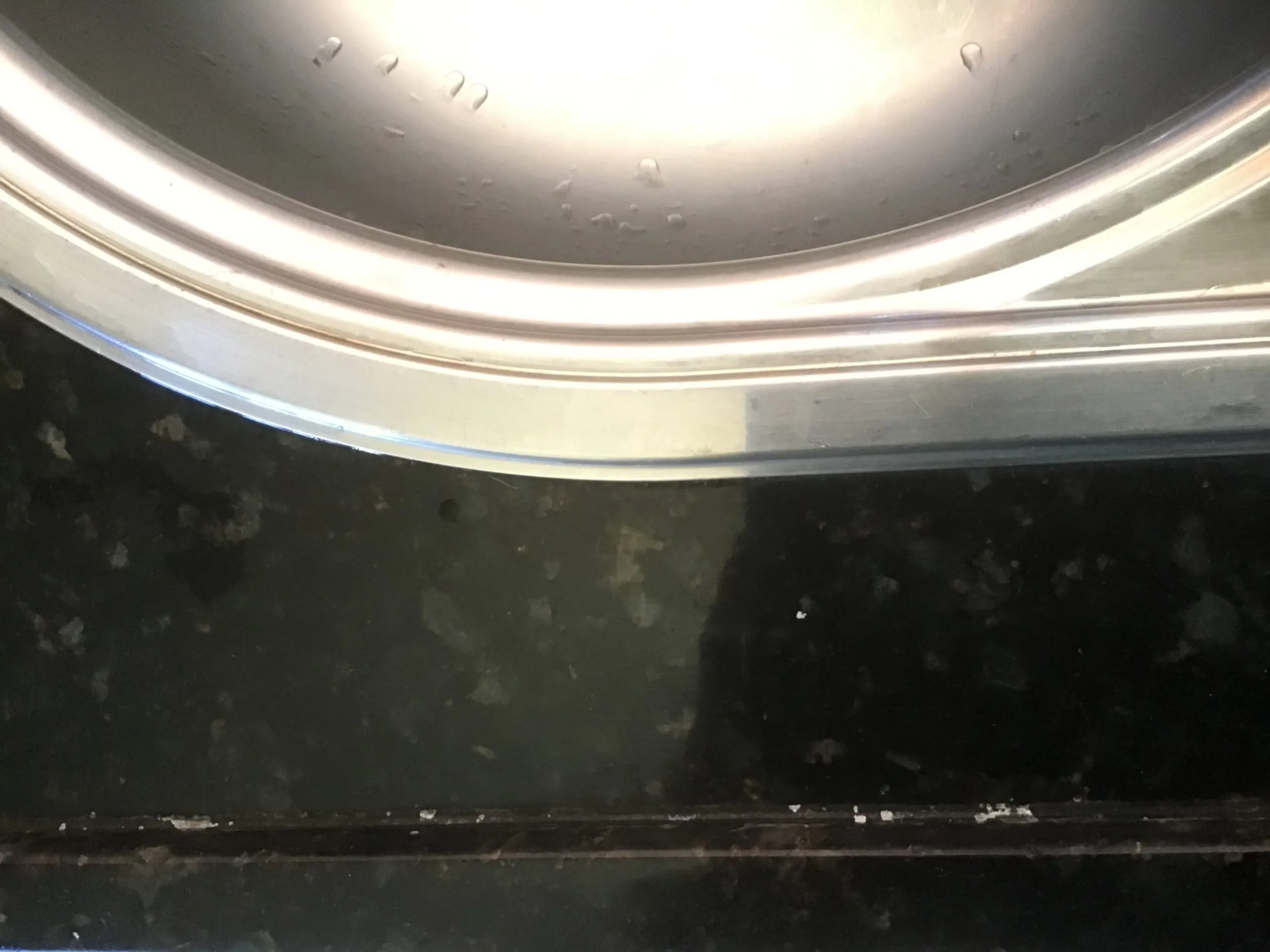 Super Bonder na bancada da cozinha