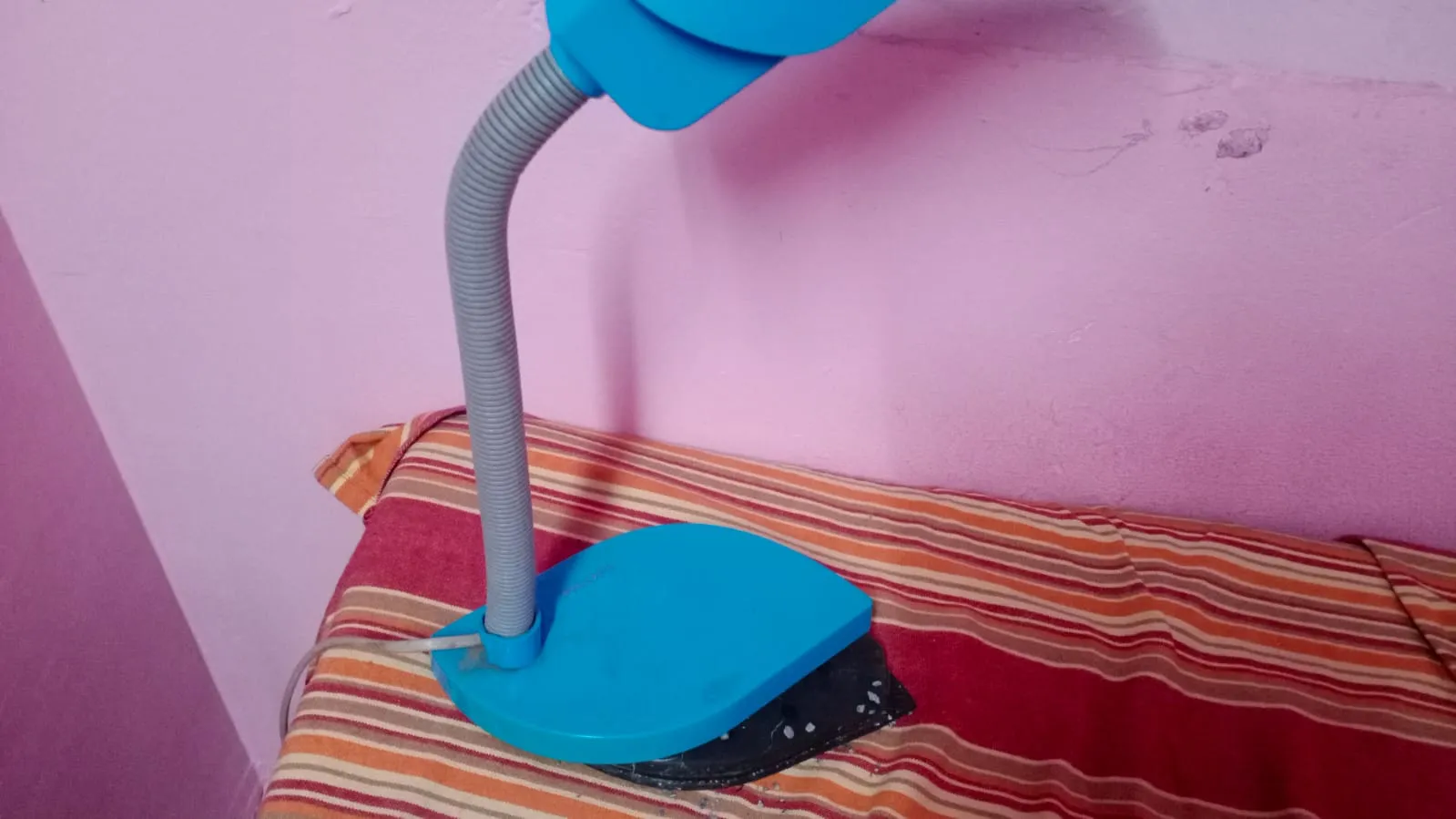 Table lamp