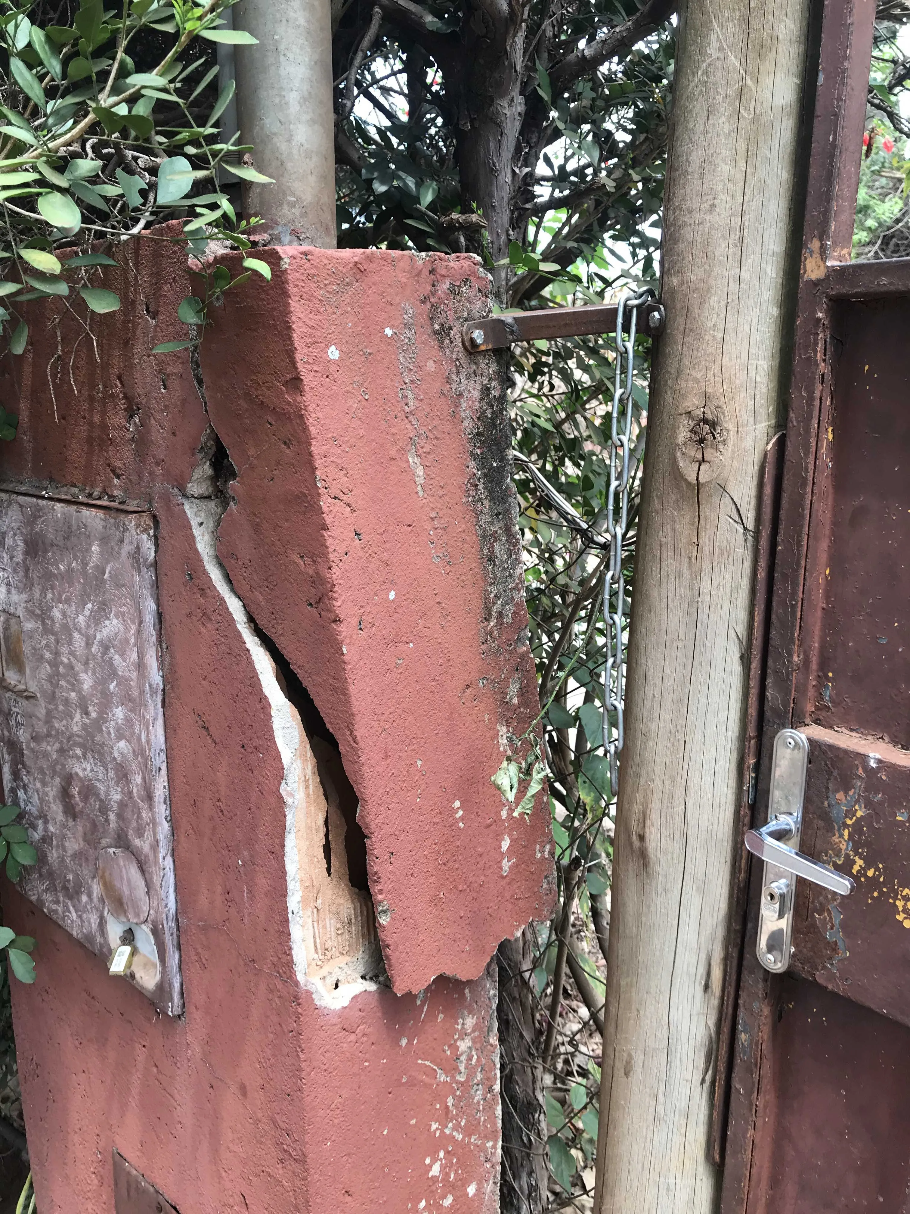 Wooden pole fail